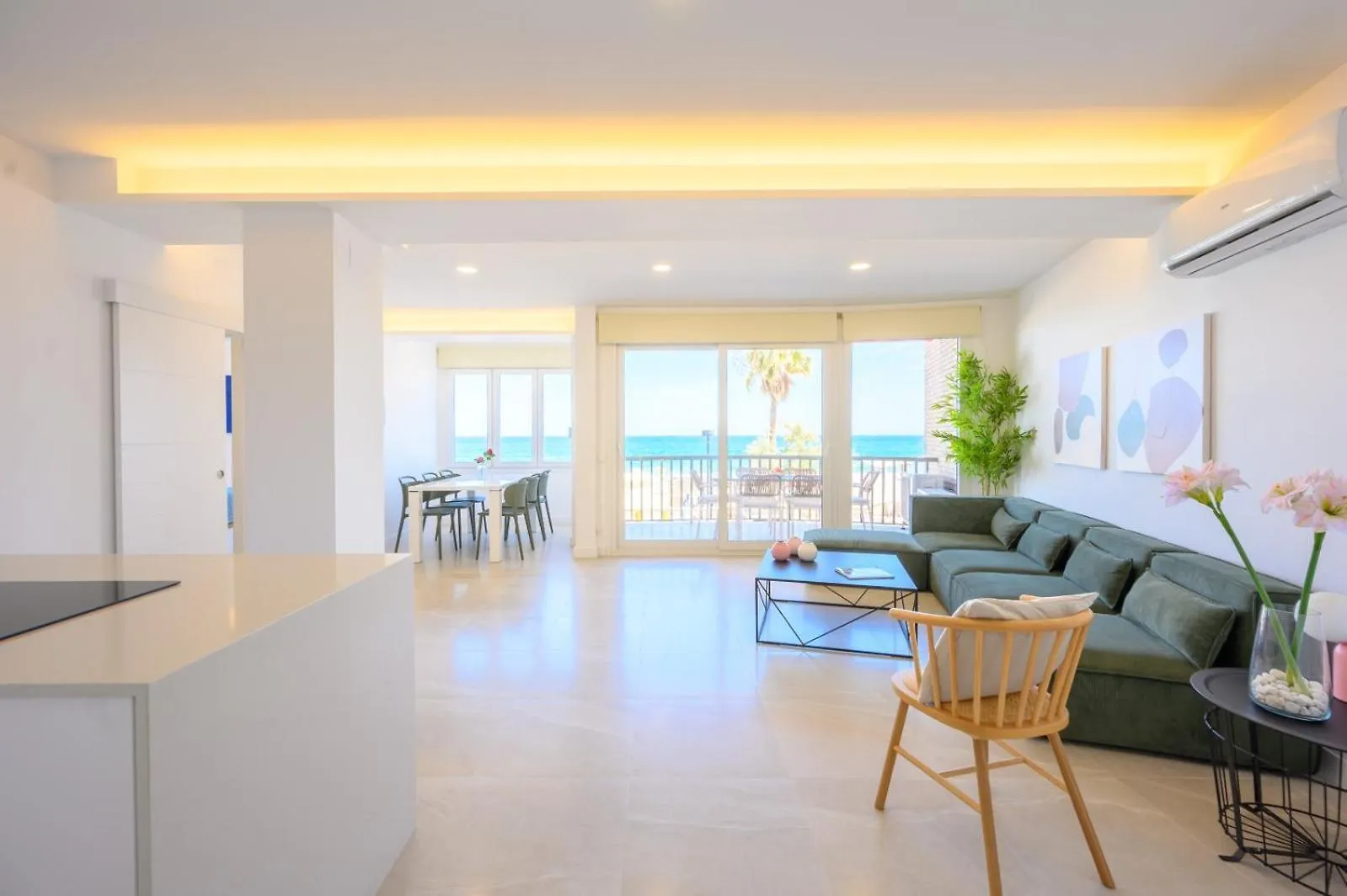 Luxury Oceanfront 3 Bedrooms & 2 Bath By 10Tosea Fuengirola